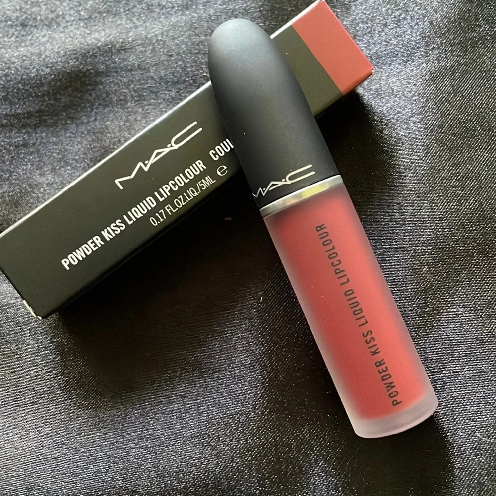 MAC Powder kiss liquid lipcolour - devoted to chili - Picture 1 of 7